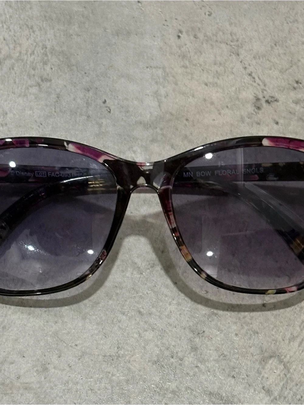 Disney Minnie Floral Sunglasses.